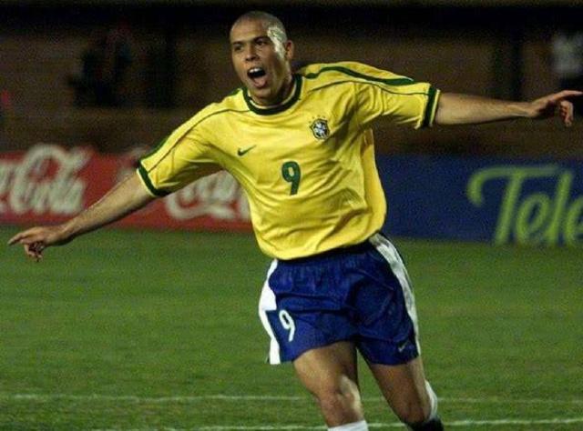 历史首次3名混血出战：朱正19+3+3成后场核心 冯傲彰华非合计8分